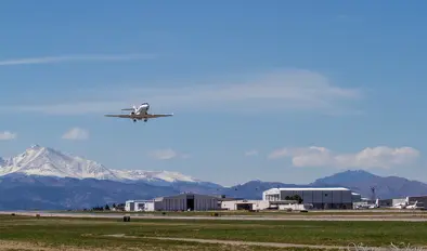Private jet arrival at Rocky Mountain Airport (BJC) with Town to Mountain Express shuttle