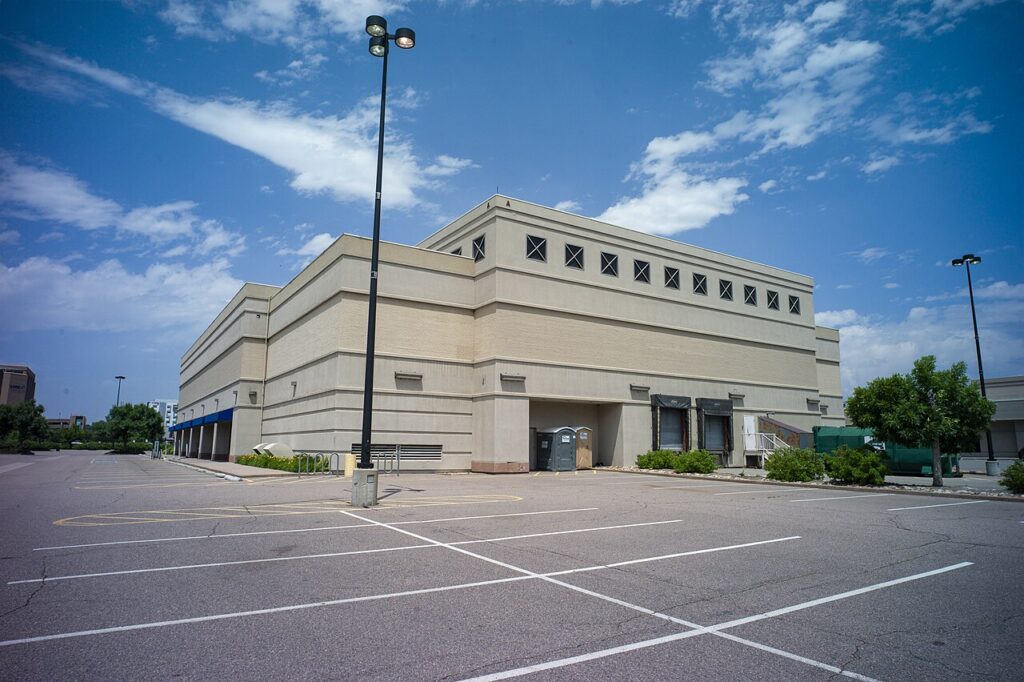 Cherry Creek Shopping Center exterior | Town to Mountain Express Denver Airport Shuttle Original Denver Dry building at Cherry Creek Shopping Center in Denver